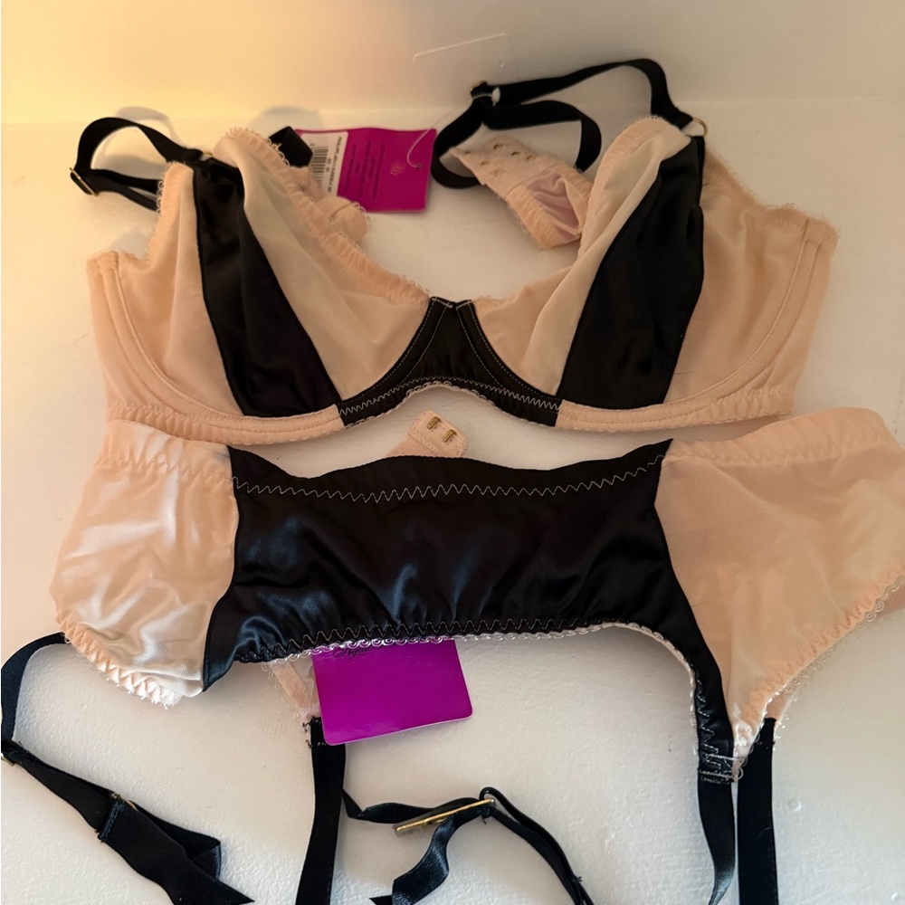 Agent Provocateur Penelope Black and Cream Bra Set 36D Large